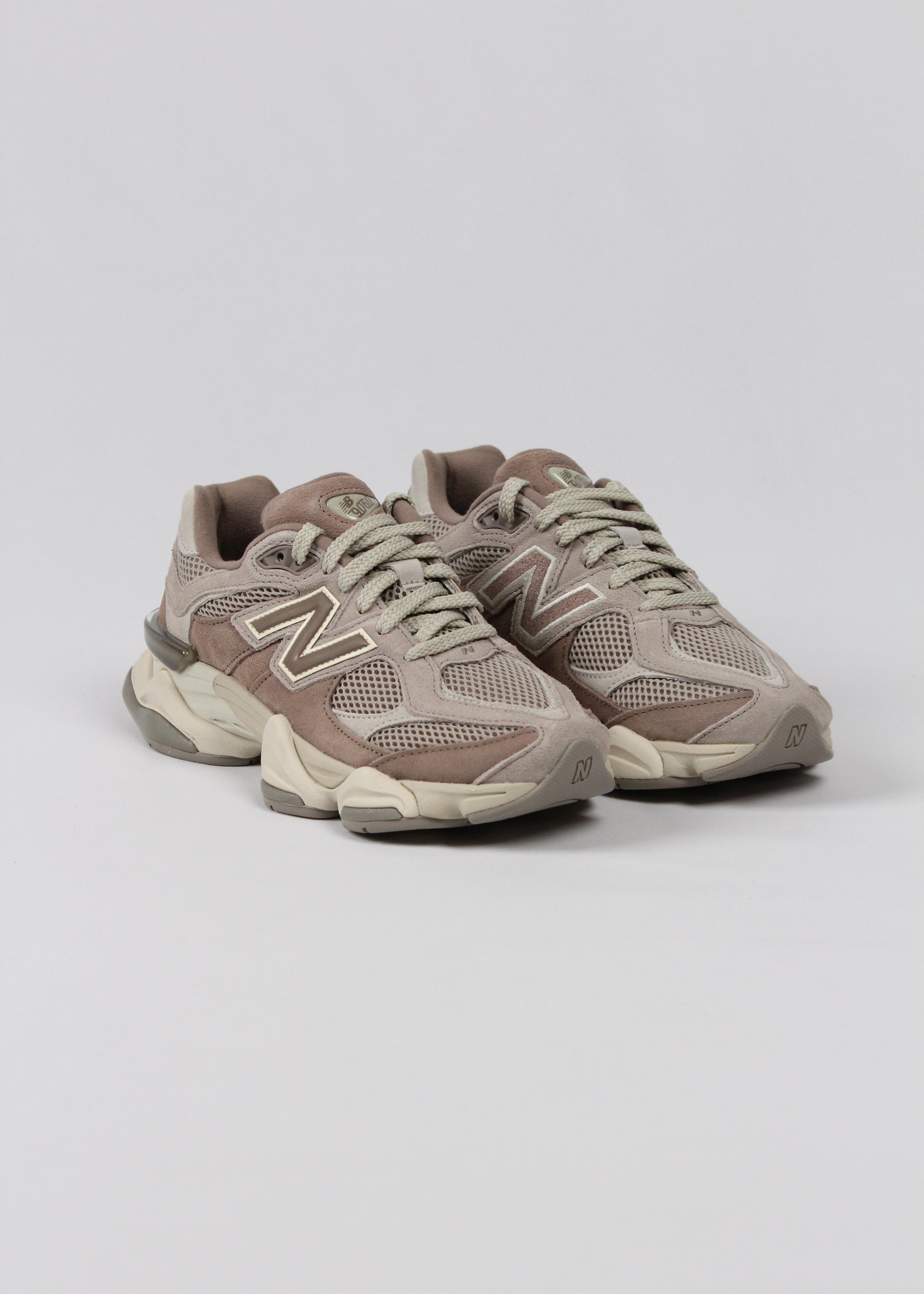 AI/SS25-U9060ERC  SNEAKERS SUEDE-MESH  MUSHROOM