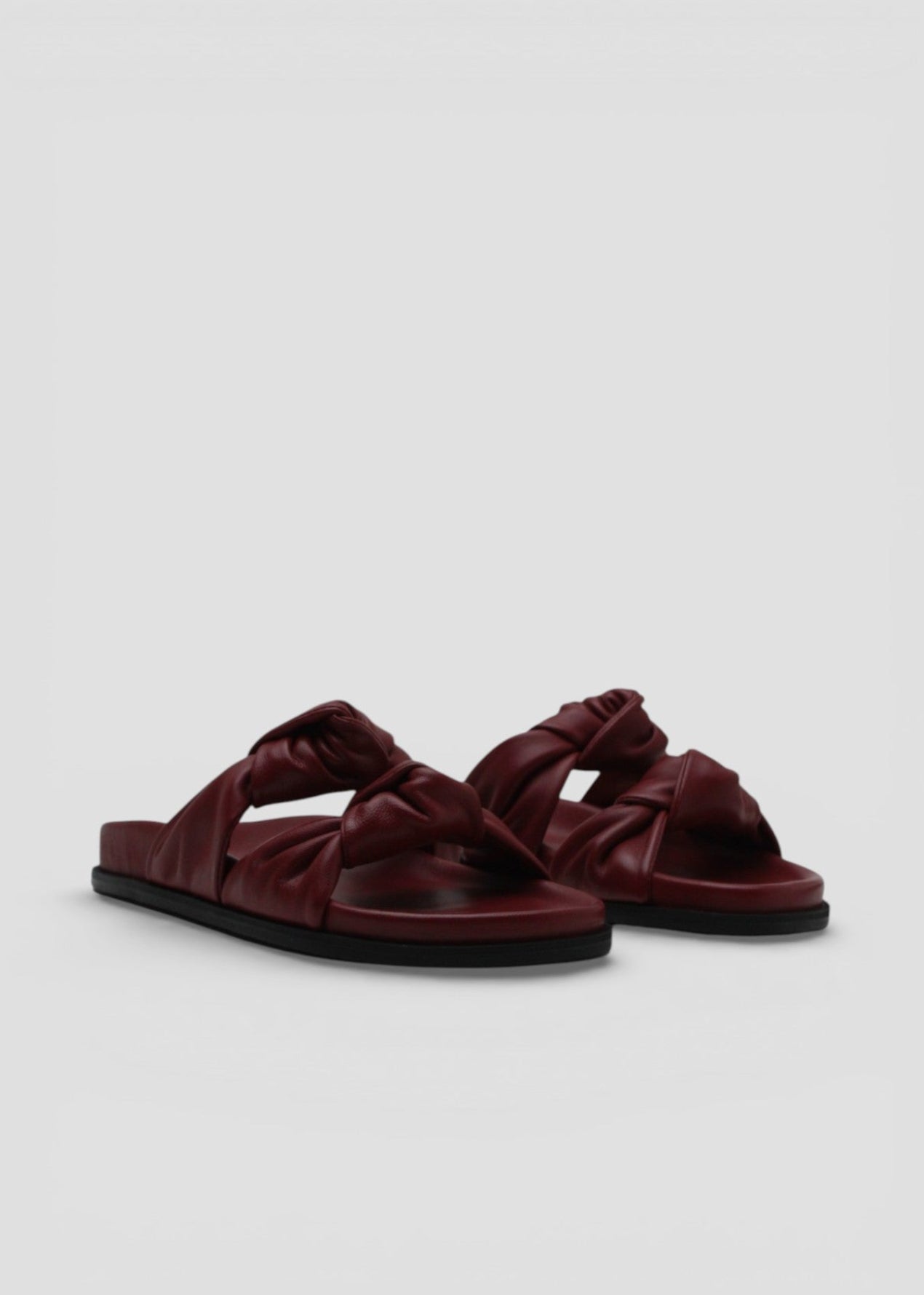 SS26-M64  Ciabatta in Pelle Bordeaux con Fasce Intrecciate