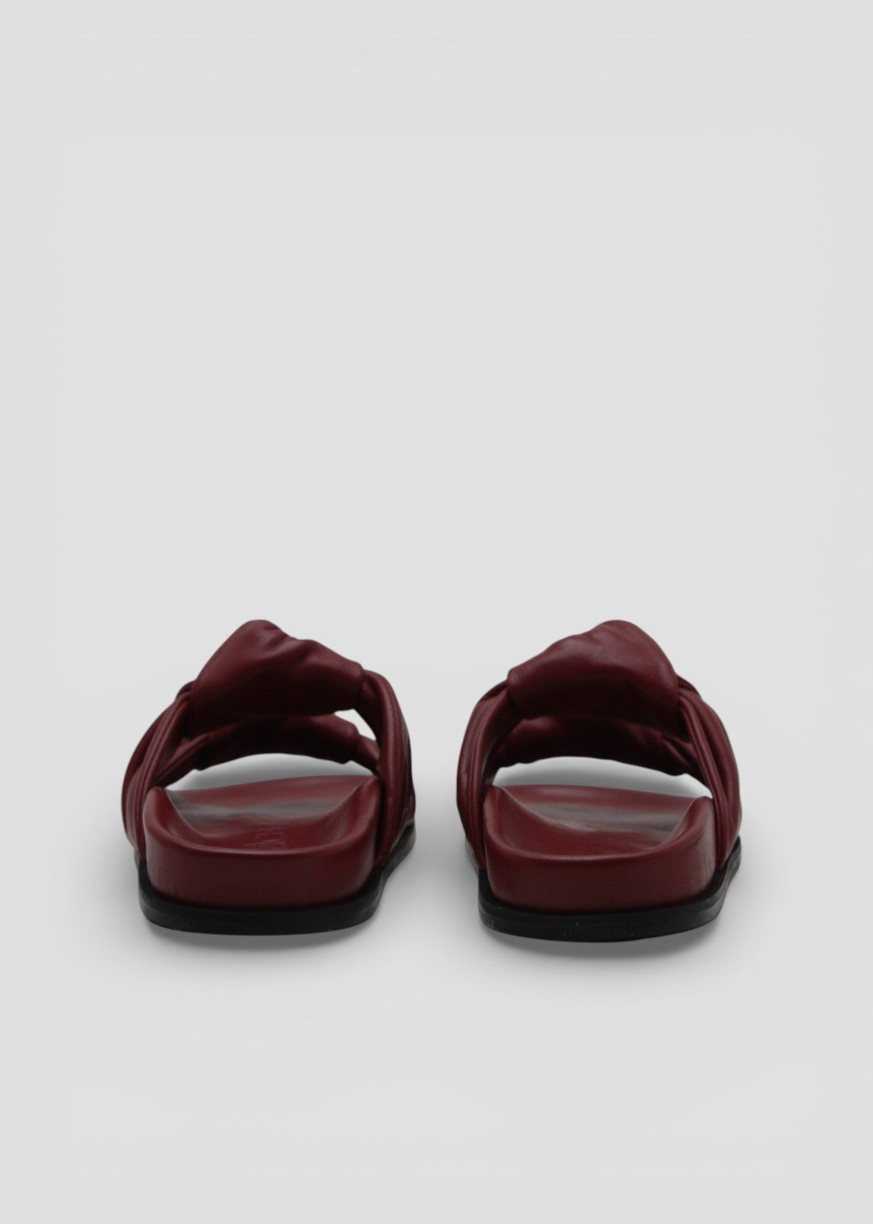 SS26-M64  Ciabatta in Pelle Bordeaux con Fasce Intrecciate