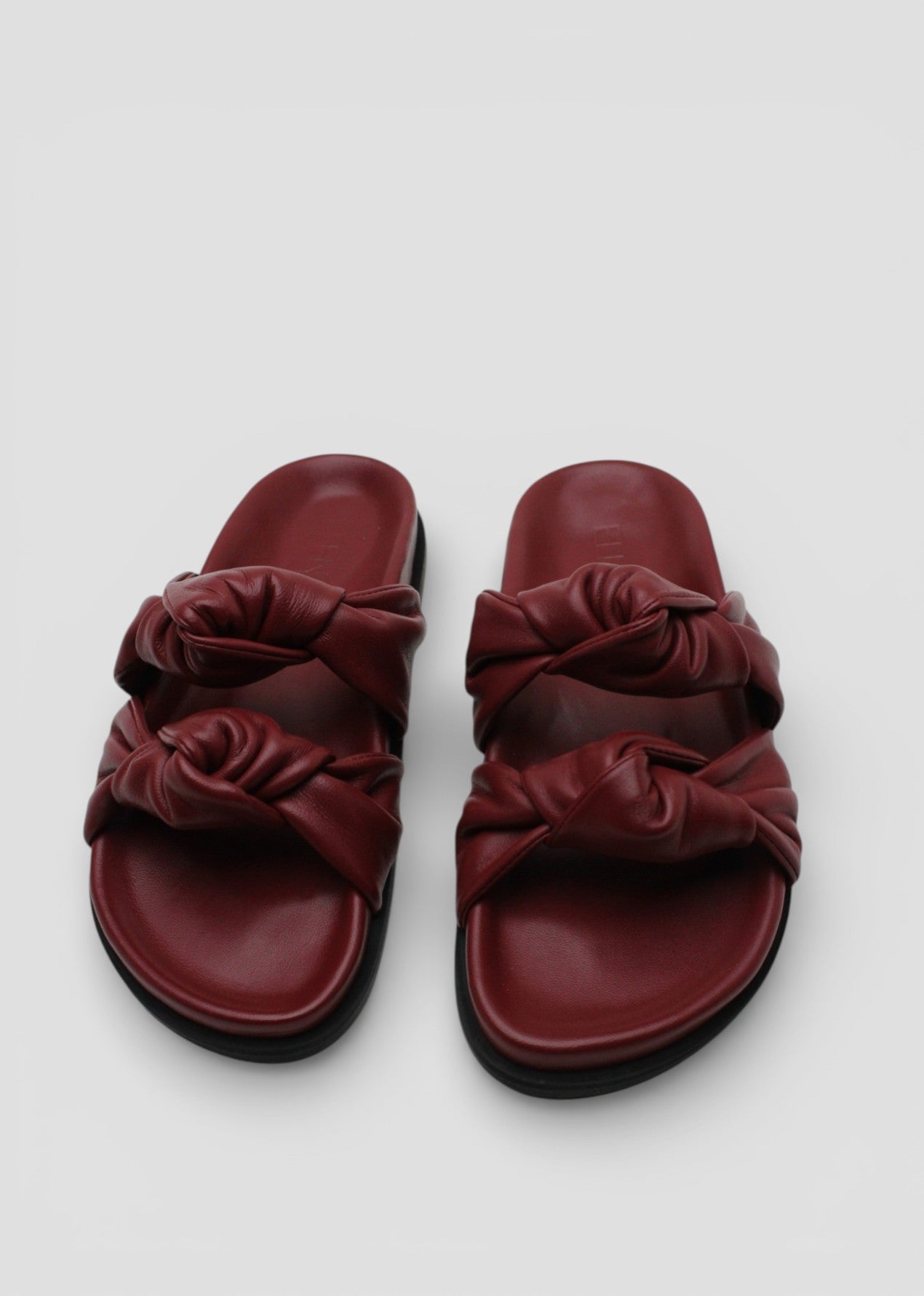 SS26-M64  Ciabatta in Pelle Bordeaux con Fasce Intrecciate
