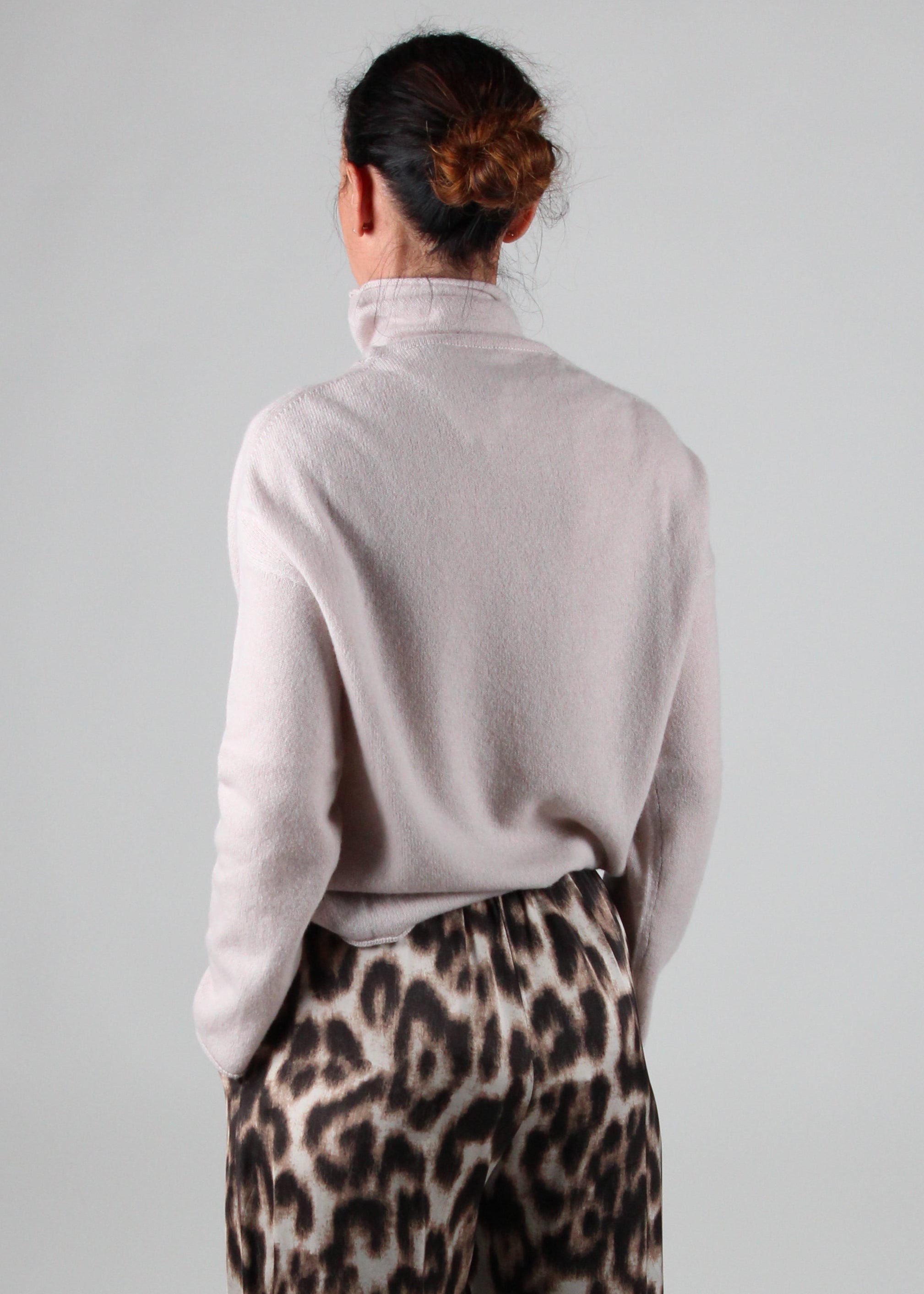 FW25-2636-05-86  MAGLIA DOLCEVITA BOXIG IN CASHMERE  COLORE BURRO