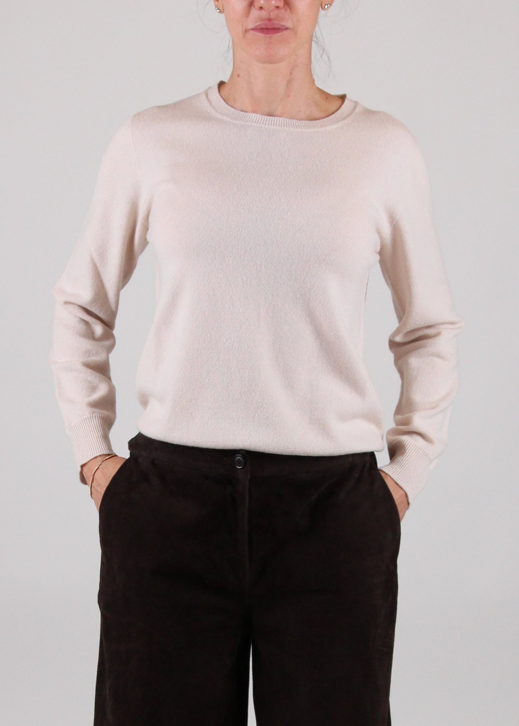 FW25-2511-01-206  MAGLIA GIROCOLLO SEAMLESS IN  LANA E CASHMERE  COLORE MASTICE
