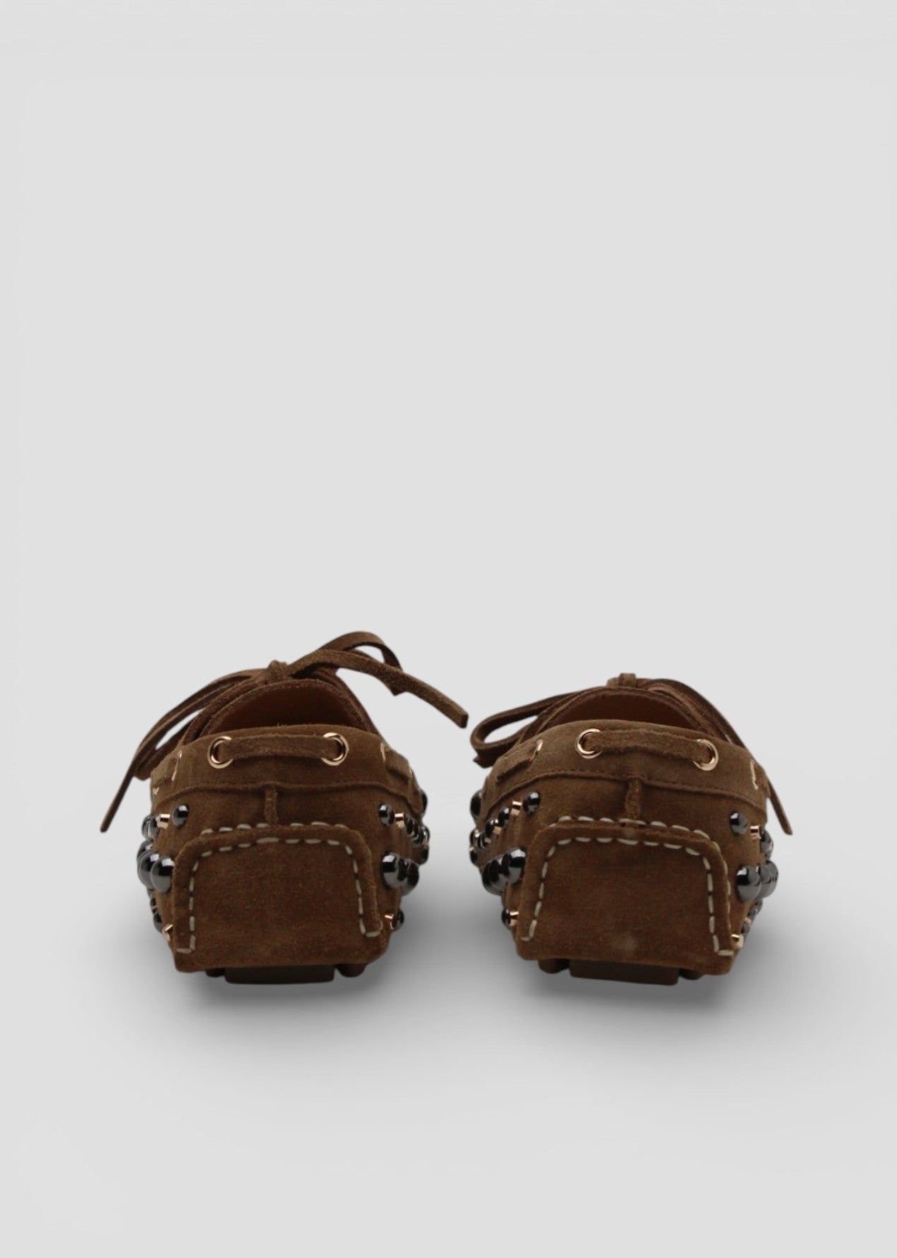 SS26-R50 Mocassino in Suede Cammello con Borchie