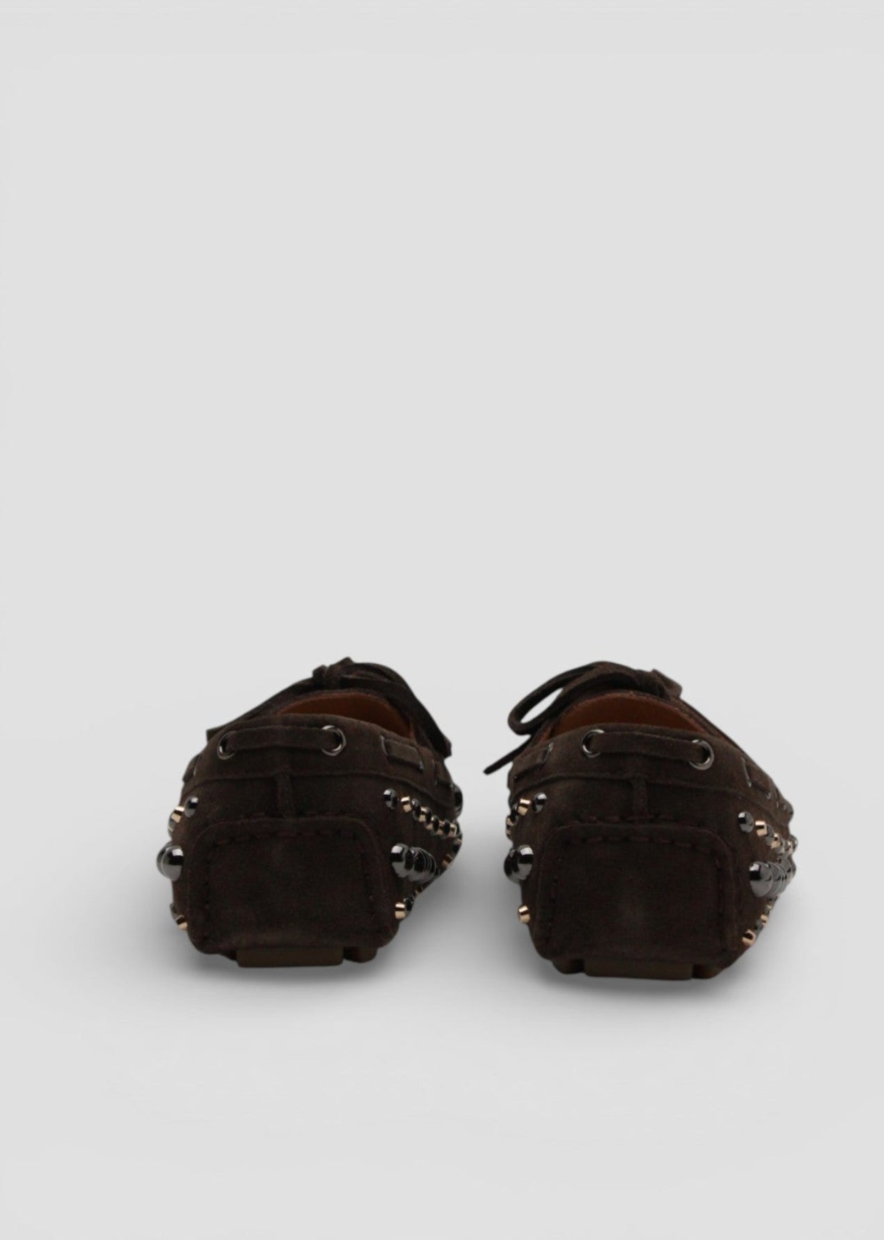 SS26-R50  Mocassino in Suede Marrone Scuro con Borchie