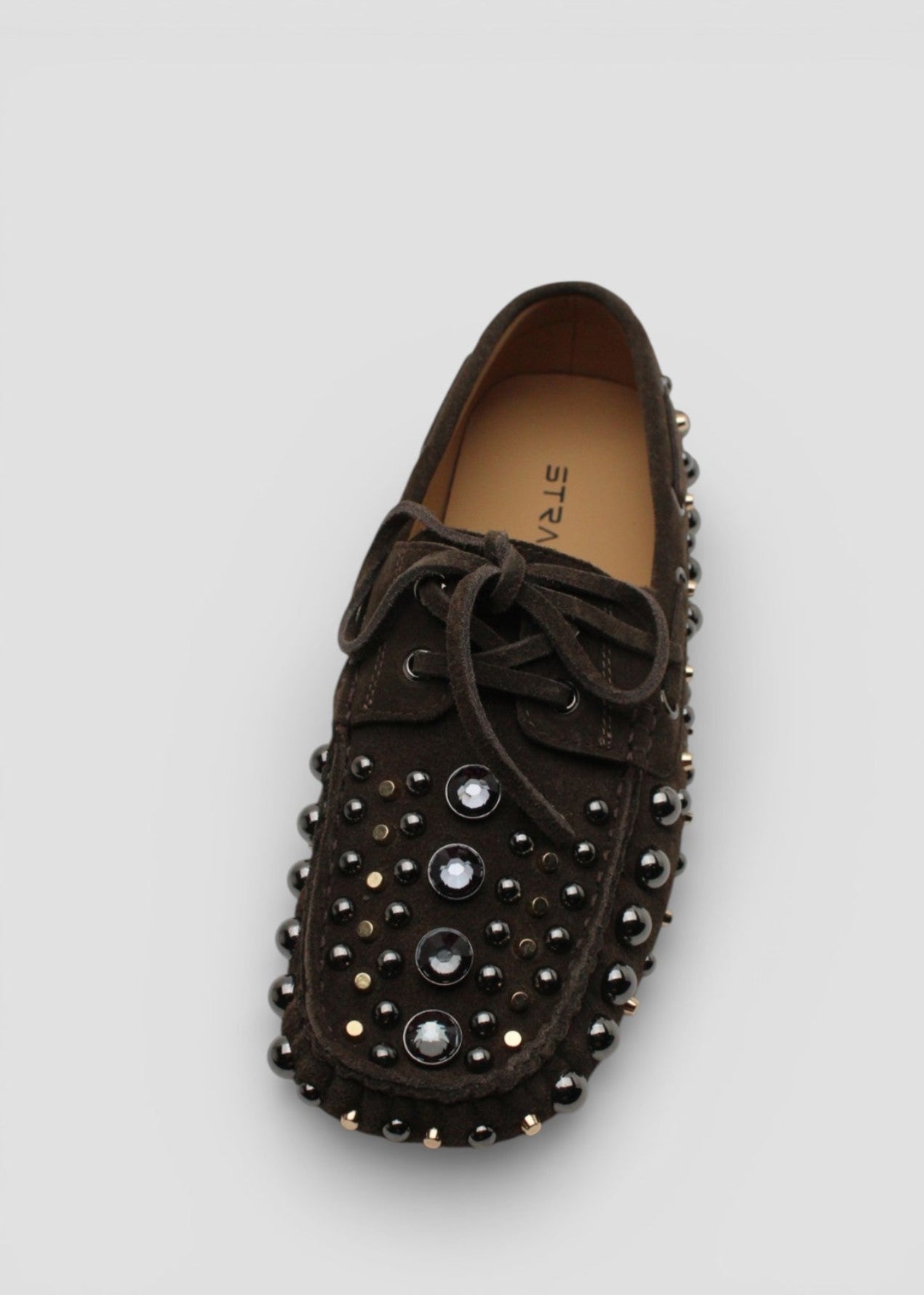 SS26-R50  Mocassino in Suede Marrone Scuro con Borchie