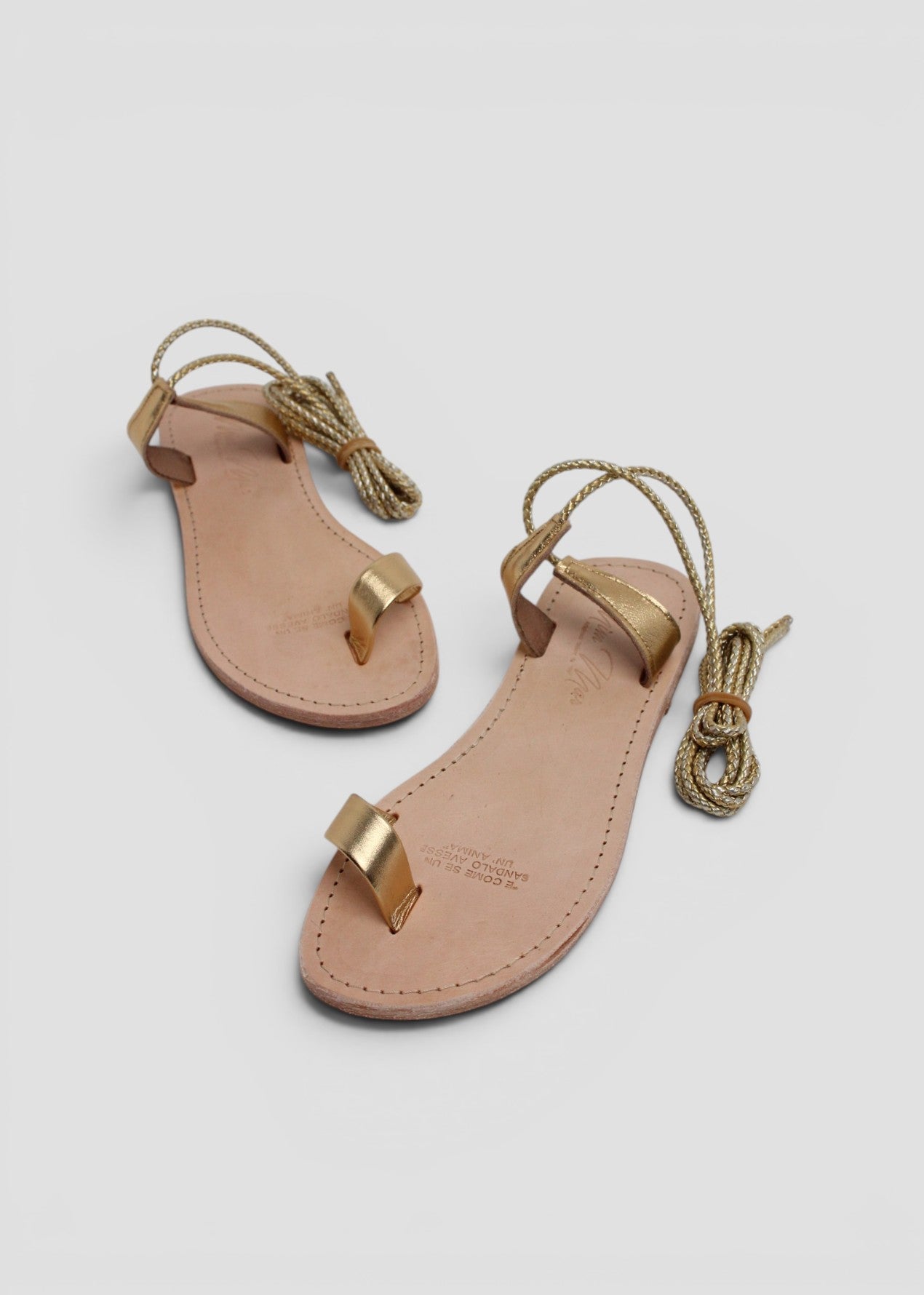 SELVAGGIA – SANDALO INFRADITO ALLACCIATO ALLA SCHIAVA IN PELLE COLOR PLATINO ORO